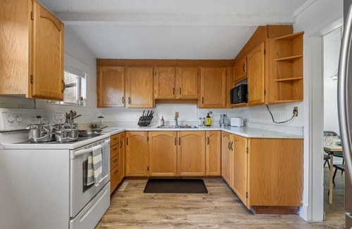 Drumheller House | Rex Retreat | Steps to the Big Dino | Sleeps 8