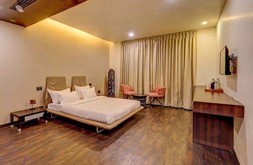 Thousand Lights West Hotel | RG Suites Slate
