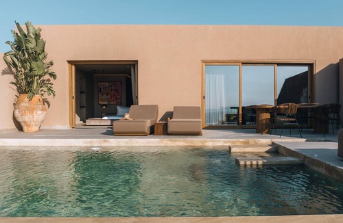 Oia Apartment | Rhethis Suite, Divine Sea Views, Infinity Pool, Oia
