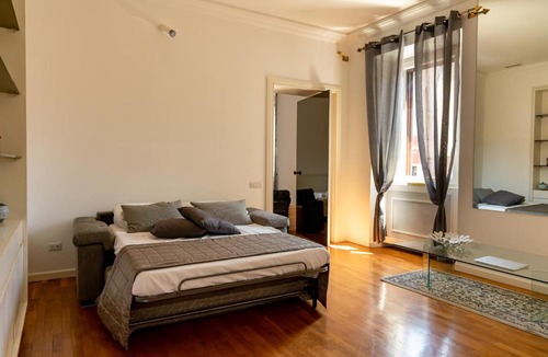 Rione III Colonna House | RHome Trevi