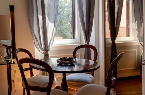 Rione III Colonna House | RHome Trevi