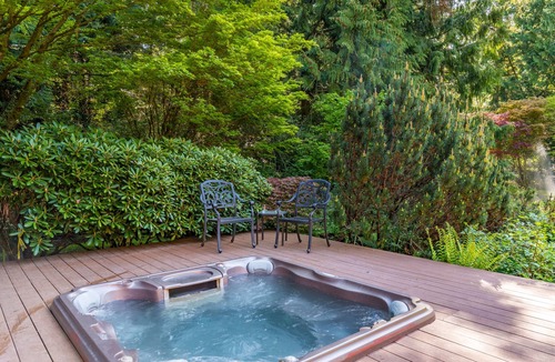 Langley Cabin | Rhythm Waters by AvantStay | Garden Paradise, Pond