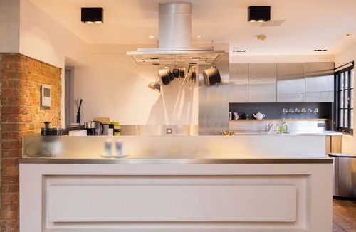 Kennington Apartment | RIBA Architect Duplex with skyline view roof terrace 6 mins underground