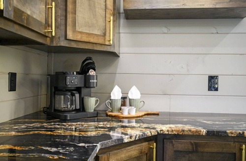 Pickens Cabin | Rich Carlton · Sleeps 27! Hot Tub, Shuffleboard & 4 King En-Suites
