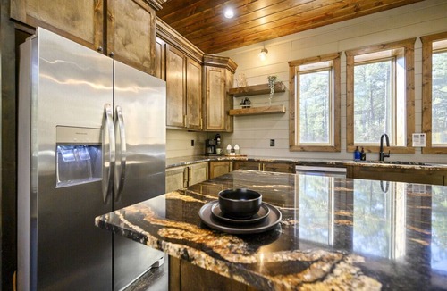 Pickens Cabin | Rich Carlton · Sleeps 27! Hot Tub, Shuffleboard & 4 King En-Suites
