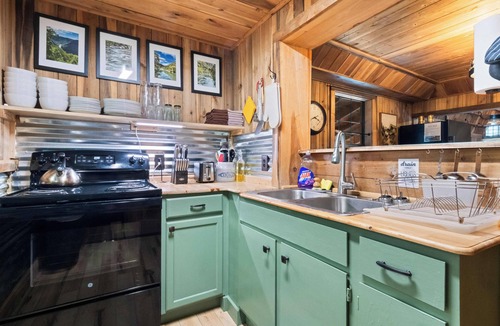 Ansted Cabin | Rich Creek Wilderness Cabin: Near NRG, Game Room, Fire Pit, STARLINK, ATV Trails
