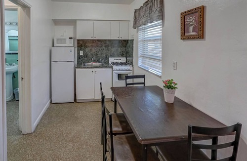 Hollywood Lakes Hotel | Richard's Pet Friendly Motel