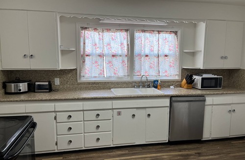 Richfield House | Richfield Corner Cottage- Single level home close to SVC and mountain bike trail