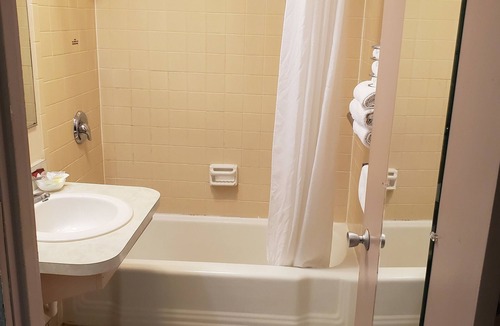 Richmond Hotel | Richmond Inn & Suites