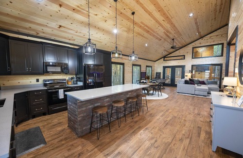 Pickens Cabin | Ride to ATV Trails + Dog Run + Game Room + Bunk Bed Nook + Guests Favorite