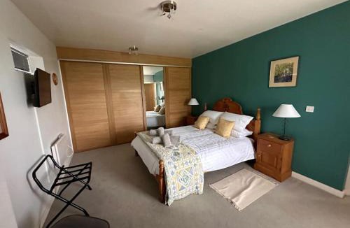 Pluckley House | Ridge House Stables