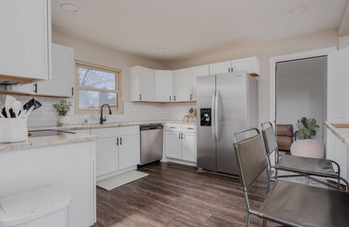 Gahanna House | Ridge Roost: Mid-Century Charm, Modern Comforts near Downtown Gahanna