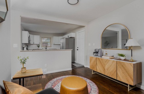 Gahanna House | Ridge Roost: Mid-Century Charm, Modern Comforts near Downtown Gahanna