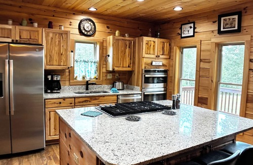 Landrum House | RidgeCrest Lodge: A Spacious Log Retreat in the Blue Ridge Foothills - 3 Suites