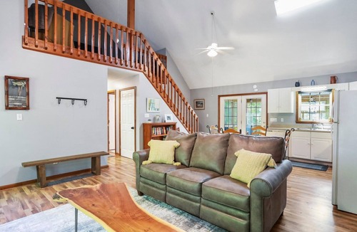 Berkeley Springs House | Ridgetop Retreat- Minutes from Town, Dog Friendly, Wood Fireplace