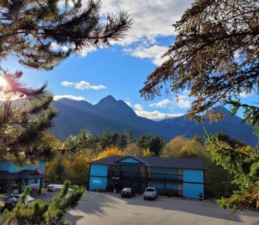 Gold River Hotel | Ridgeview Motor Inn