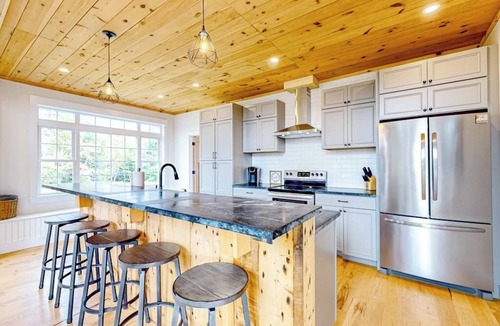 Whitefield House | Ridgeview | Newer home in Whitefield with hot tub, firepit & mountain views
