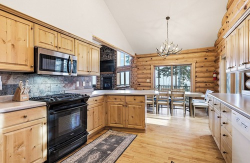 Brian Head Cabin | Ridgeview Retreat, 5-bedroom cabin in Brian Head with jacuzzi, views and stocked