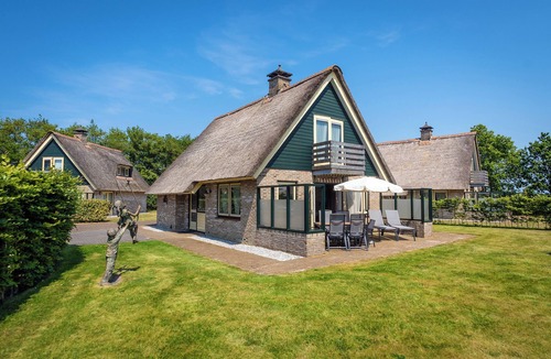 De Koog House | Riet Covered luxury villa on Texel for 6 people near the beach in De Koog