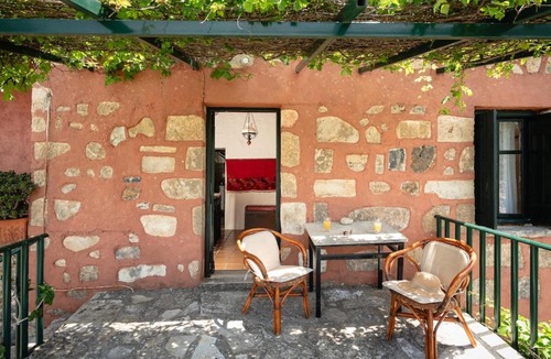 Embrosneros Apartment | Rigas traditional hospitality