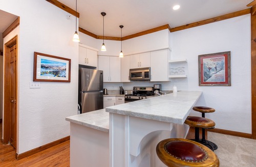 Deer Valley Condo | Right at DV base! Steps to the lifts. Beautiful mountain views! Hot Tub!