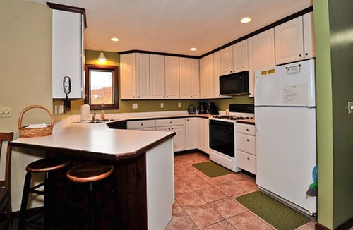 Northface House | Right beside Salamander Ski Trail! Excellent Hike/Bike Bookings Available!