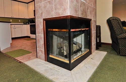 Northface House | Right beside Salamander Ski Trail! Excellent Hike/Bike Bookings Available!