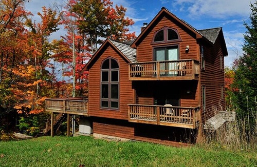 Northface House | Right beside Salamander Ski Trail! Excellent Hike/Bike Bookings Available!