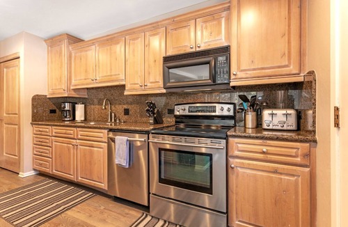 Vail House | Right on Fairway, Private Hot Tub & Sauna, Minutes From Vail Village/Golden Peak