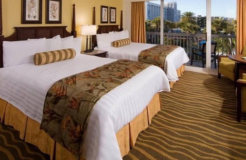 St. Pete Beach Resort | Right on the Beach! Relaxing Unit for 4 with Pool, Hot Tubs and Water Slides!