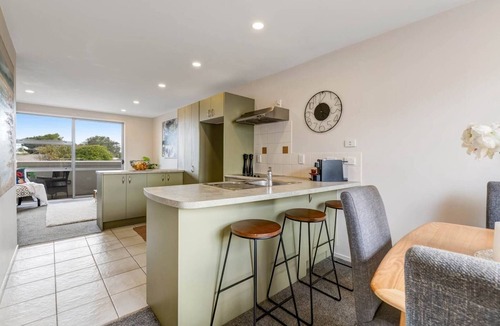 Orewa Apartment | Right Opposite the Beach!