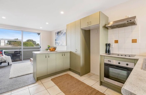 Orewa Apartment | Right Opposite the Beach!
