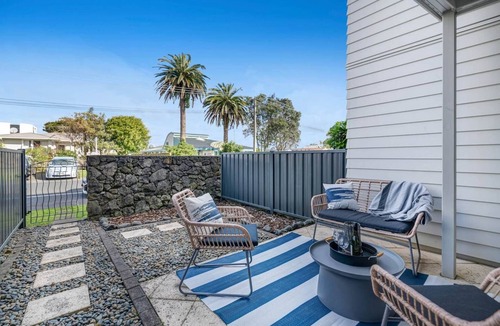 Orewa Apartment | Right Opposite the Beach!