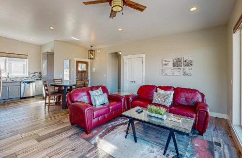 Moab South Valley House | Rim View 4