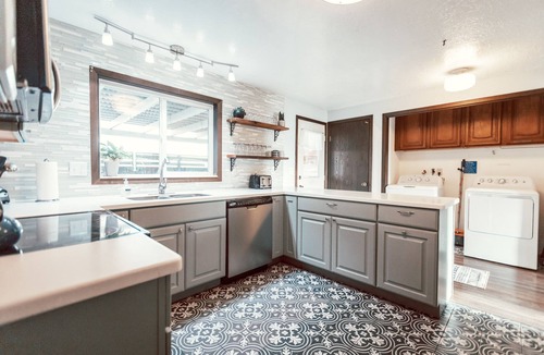 Page House | Rim View-5 bed/3 Bath *Game Room/Hot Tub