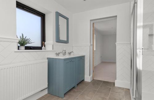 Cosheston Villa | Ringley Wells