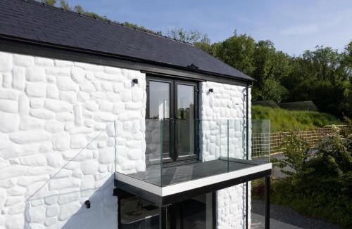 Cosheston Villa | Ringley Wells