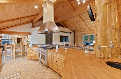 Deschutes River Woods Cabin | Risa Cabin: Main Lodge | Private Lake, Hot Tub, 9 Acres