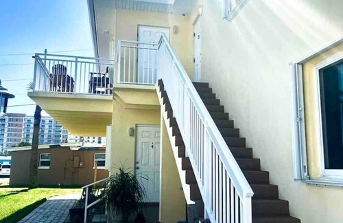 O'byrne Condo | Rise and Shine to ocean views, beach access