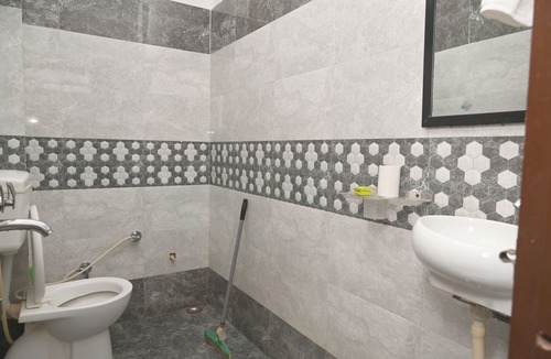 Lake Swaroop Sagar Hotel | Rising Shemesh