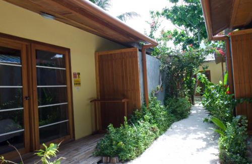 Thinadhoo Bed & Breakfast | RISING SUN BEACH VIEW