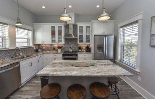 Plantation House | Rising Sun Pool Elevator Pet Beach Access