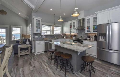 Plantation House | Rising Sun Pool Elevator Pet Beach Access
