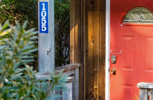 Ucluelet Cabin | Rising Tide Cabin - Steps from Little Beach