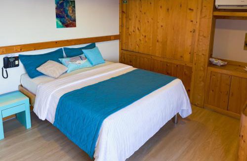Farukolhufushi Island Boat Rental | RITRELLA FLOATING HOTEL&YACHT - FREE beach access daily - Full board meal plan