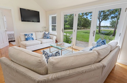 Springs Cottage | Ritz - East Hampton Cottage On The Water