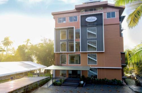 Irinjalakuda Hotel | River Bay Athirappilly