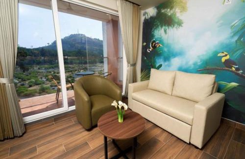 Irinjalakuda Hotel | River Bay Athirappilly
