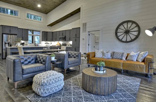 Raccoon Ridge Cabin | River Bend - New listing! Modern mountain luxury with amenities galore!