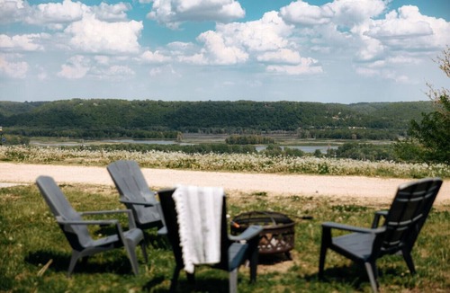 Littleport House | River Bluff Retreat-Hot tub & game room